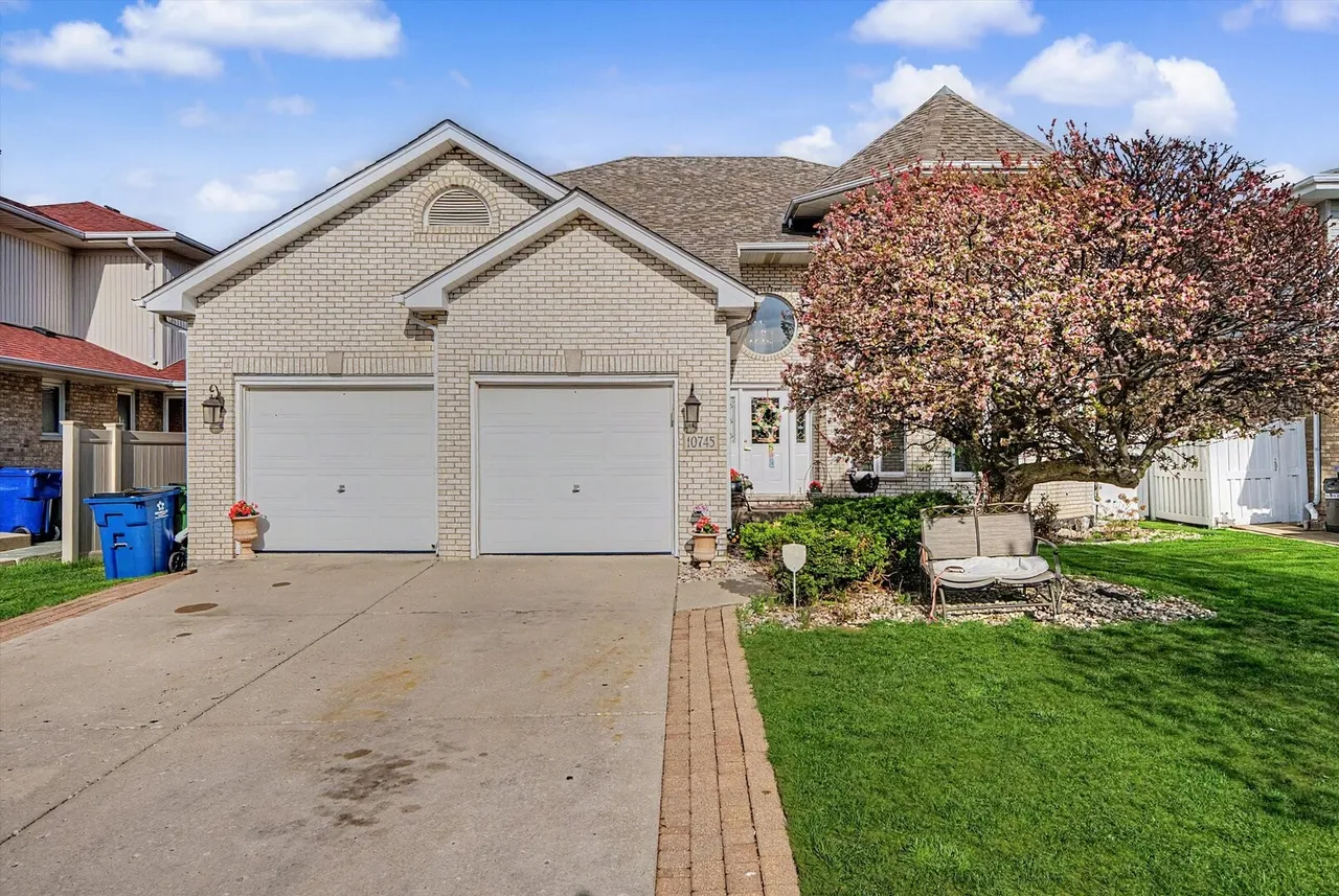 10745 Lockwood Ave, Oak Lawn, IL — currently listed